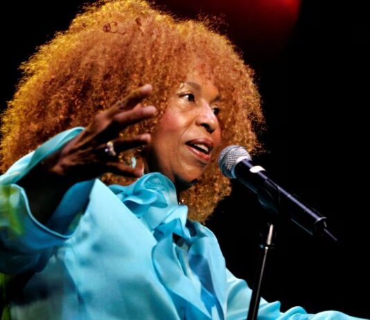 Legendary Singer Roberta Flack Passes Away at 88