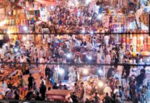 Bazaars Buzz With Shoppers as Eid Nears