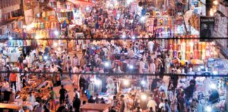 Bazaars Buzz With Shoppers as Eid Nears