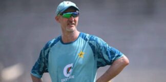 Jason Gillespie Calls Aaqib Javed a "Clown"