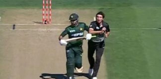 Khushdil Shah colliding with New Zealand bowler Zakary Foulkes