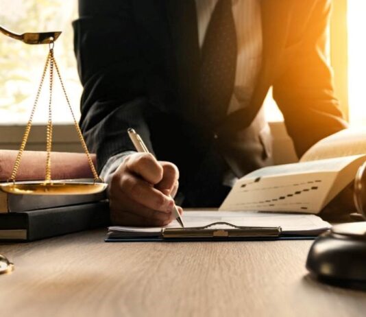 How to Become a Lawyer in Pakistan? A Pathway to Prestige, Power and Purpose