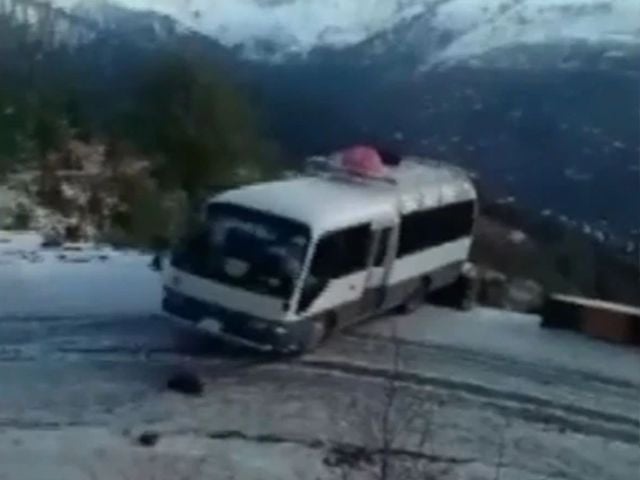 Five Killed as Bus Plunges into Ravine in Azad Kashmir