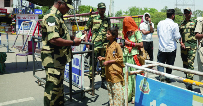536 Pakistanis Returned via Wagah Border as Deadline Expires