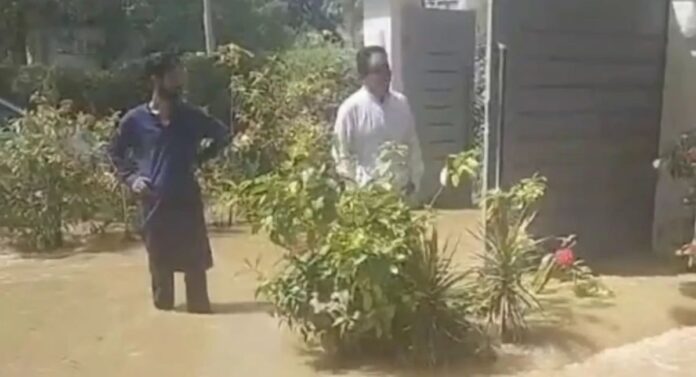 Karachi University Floods as Major Pipeline Bursts