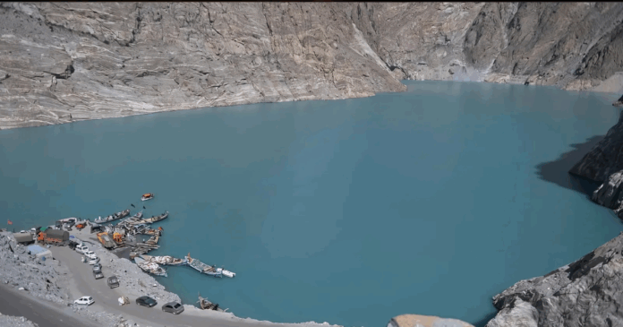 is-attabad-lake-being-contaminated-by-hotels