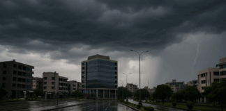 is-pakistan-facing-two-different-seasons-at-once