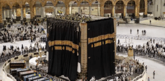 kaaba-is-replaced-with-kiswa-as-new-islamic-year-begins
