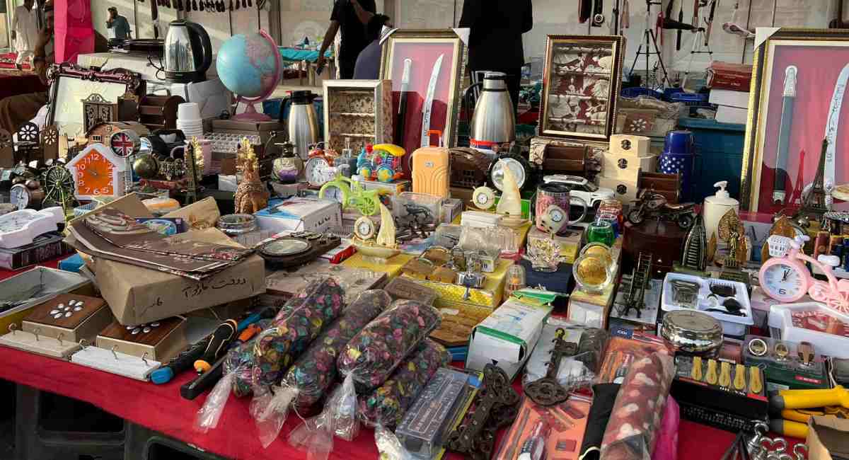 decoration-at-sunday-bazaar
