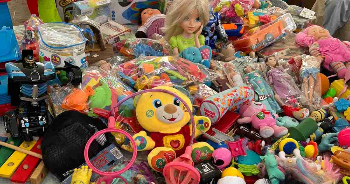 toys-at-sunday-bazaar