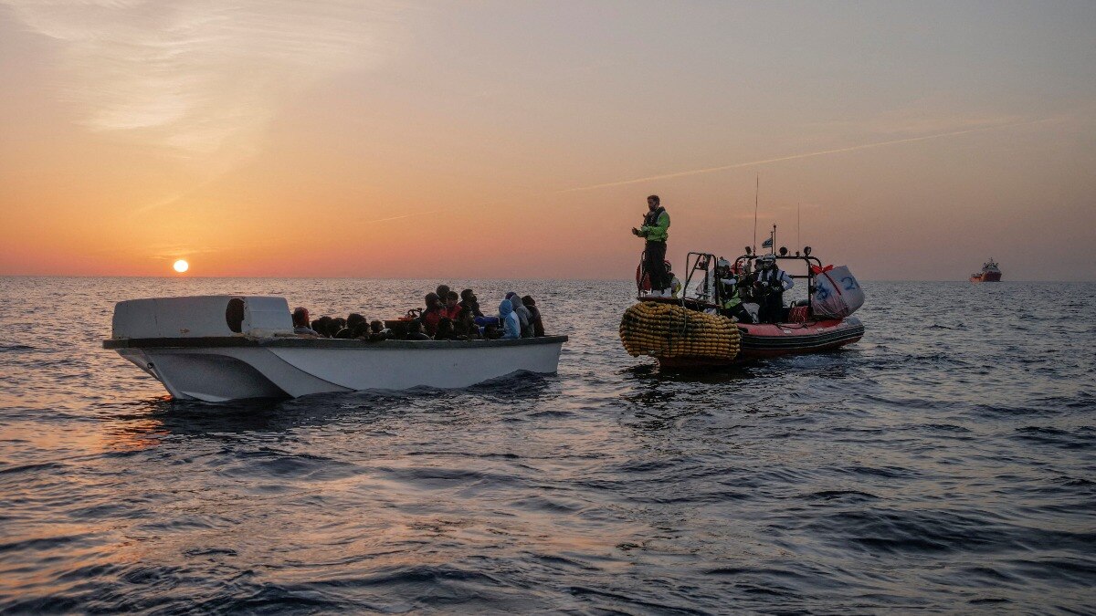 20 migrants missing after boat sinks off Italy, 7 rescued - India Today