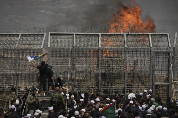 who-exactly-are-the-druze-and-whats-going-on-in-syria-right-now