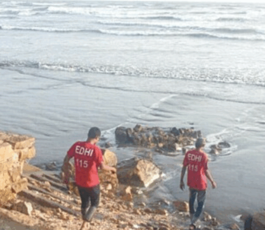 father-and-two-young-children-die-in-karachi-sea-tragedy