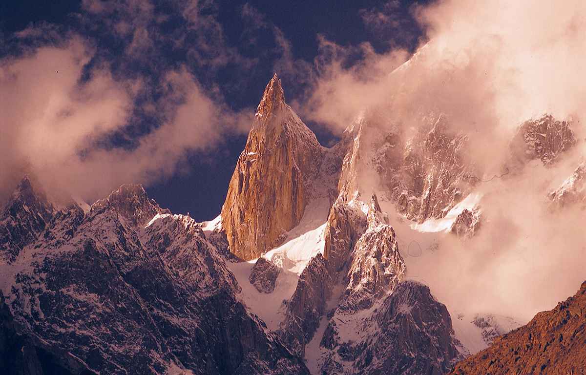 passu-cones-and-ladyfinger-peak