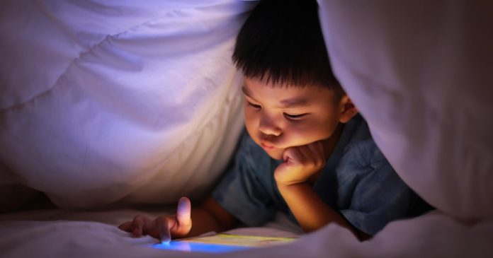more-screen-time-might-be-making-your-kids-more-anxious