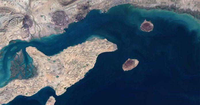 strait-of-hormuz-challenges-features