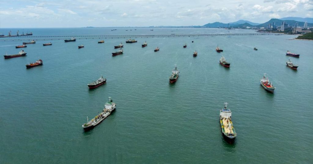 strait-of-hormuz-challenges-ships
