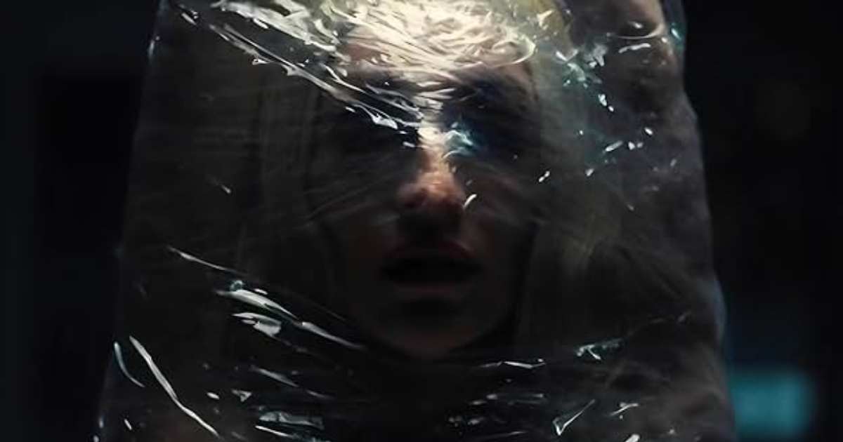 Jules was seen covered in Plastic wrap by her sugar daddy who is a plastic surgeon in Euphoria episode 3 