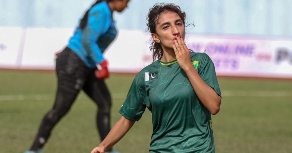 pakistan-womens-football-team-captain