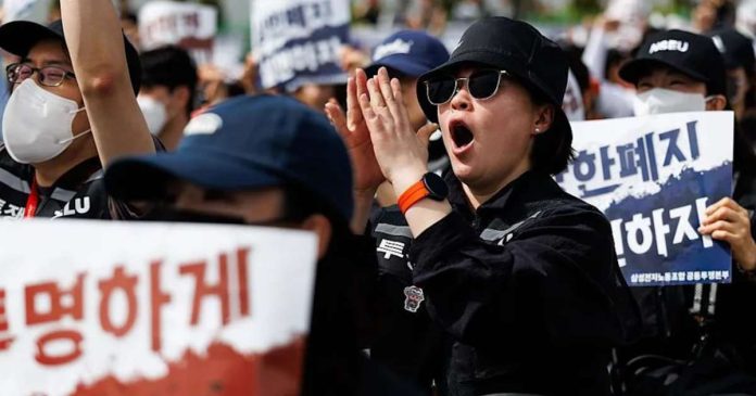Samsung labour strike, Samsung workers strike. Samsung labour union, Samsung semiconductors
