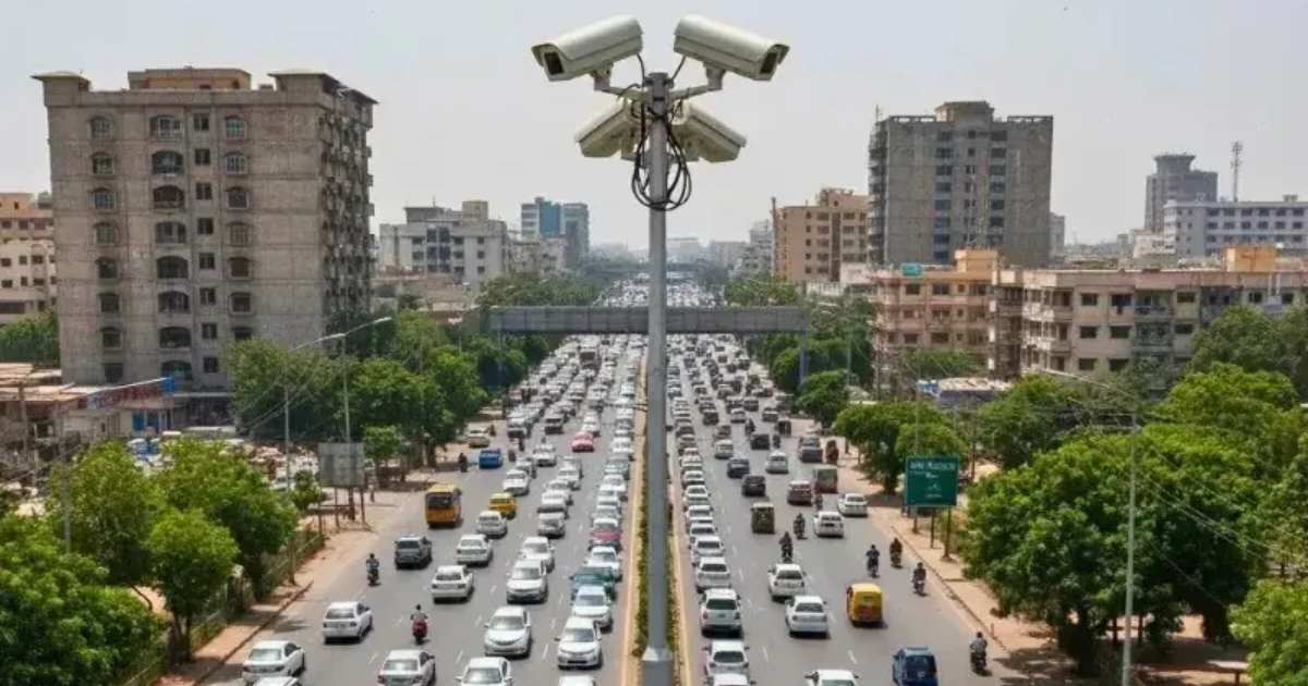 Karachi e-challan lane violation, Shara-e-Faisal, Karachi Traffic Police, E-Challan, TRACS, Lane Discipline, Smart Cities Pakistan, Digital Traffic Fines