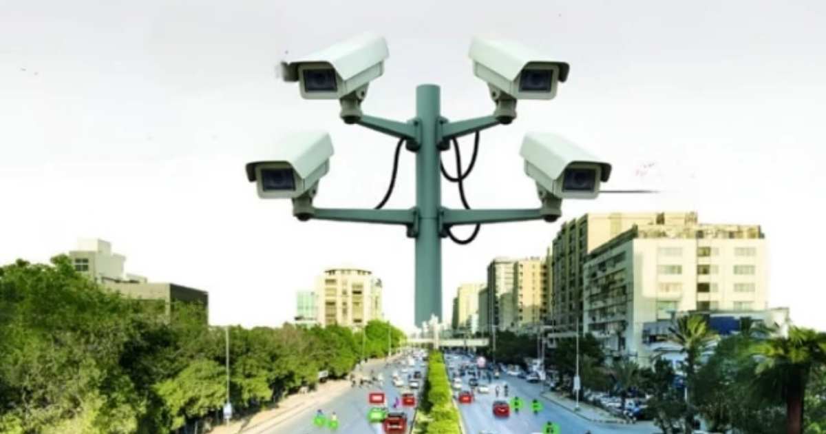 Karachi e-challan lane violation, Shara-e-Faisal, Karachi Traffic Police, E-Challan, TRACS, Lane Discipline, Smart Cities Pakistan, Digital Traffic Fines