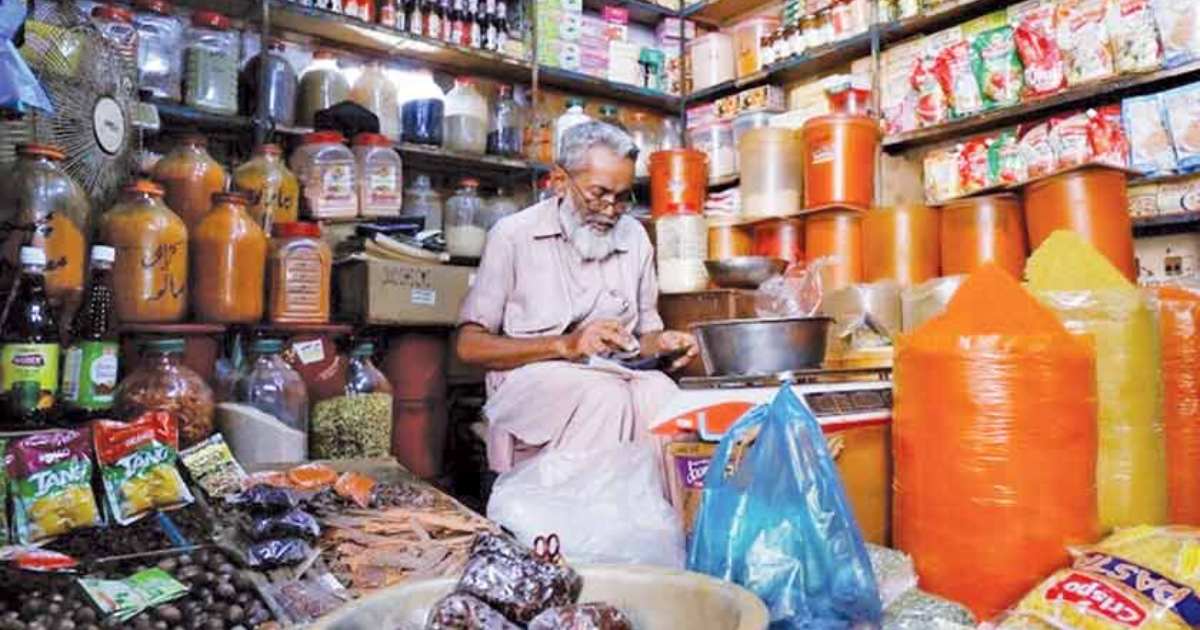 Pakistan economy, middle class inflation, salaried class crisis, cost of living Pakistan, urban household budget, utility bills Pakistan, Safed Posh financial crisis, white-collar debt trap, stagnant corporate salaries, fuel price hikes 2026, purchasing power erosion.