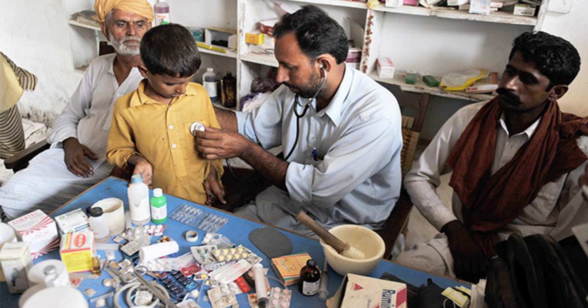 Pakistan economy, middle class inflation, salaried class crisis, cost of living Pakistan, urban household budget, utility bills Pakistan, Safed Posh financial crisis, white-collar debt trap, stagnant corporate salaries, fuel price hikes 2026, purchasing power erosion.