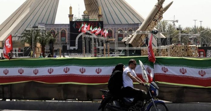 US halts strikes on Iran, Strait of Hormuz negotiations, US Iran target depletion, US military munition shortage, Trump Netanyahu Iran strategy