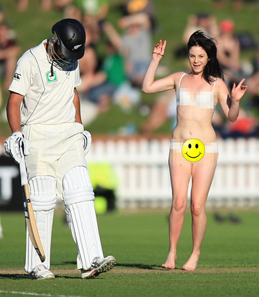 Cricket Streaking_11.