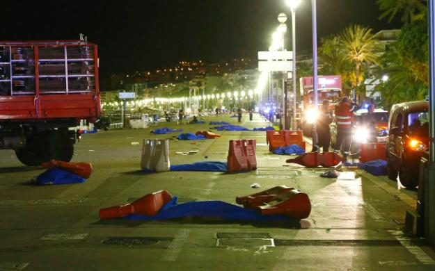 The driver reportedly zig-zagged his way through the crowds along the promenade CREDIT: MATRIXPICTURES.CO.UK