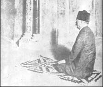 iqbal praying