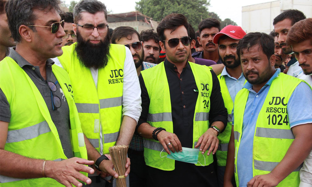 junaid-jamshed-cleanliness-drive-in-karachi