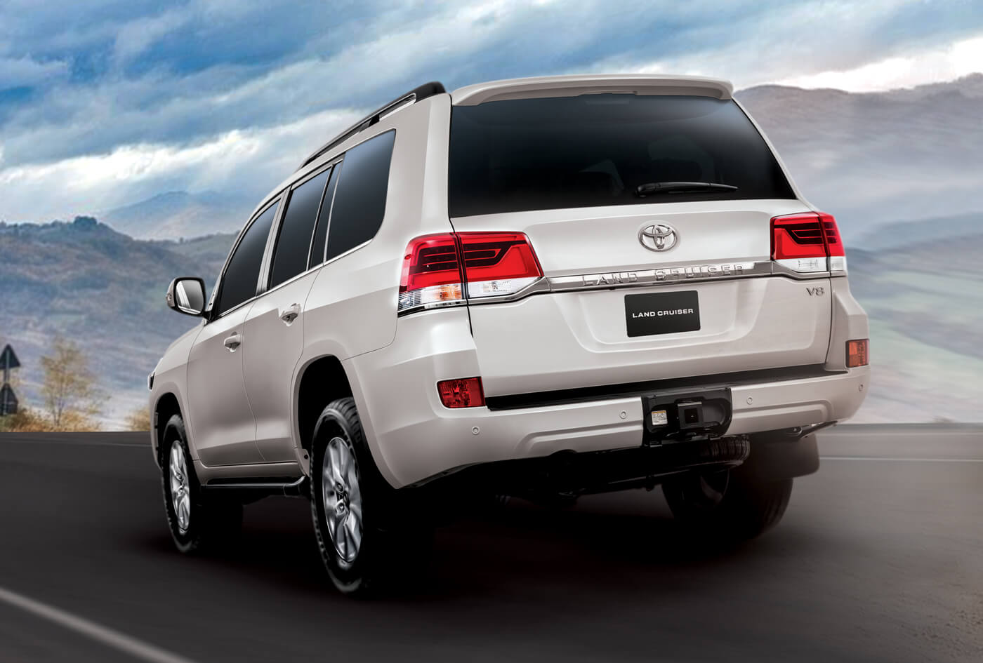 Ленд крузер сколько. Toyota Land Cruiser 2020. Toyota Land Cruiser v8 2021. Тойота ленд Крузер 350. Тойота ленд Крузер v8 2021.
