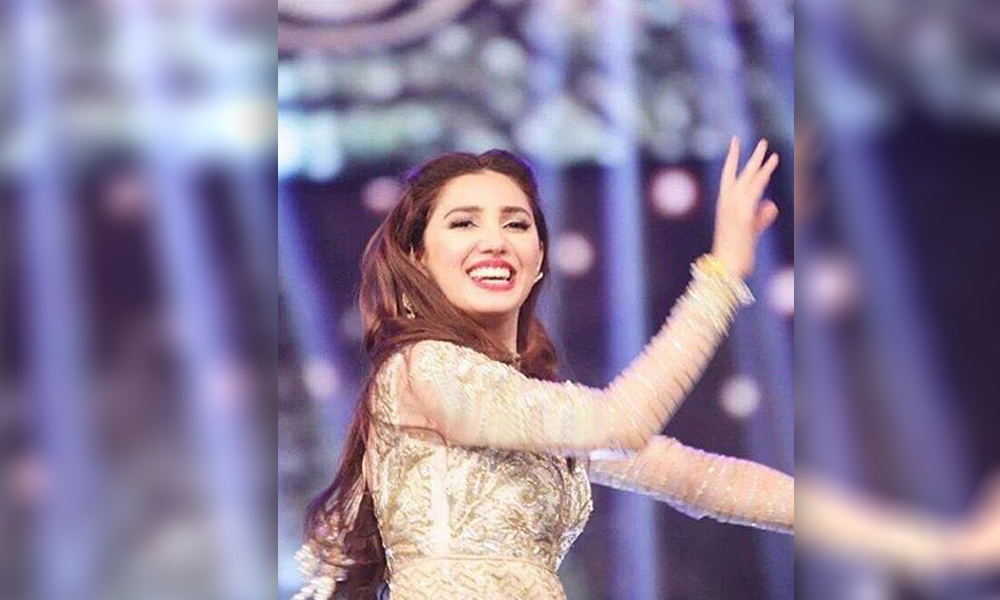 mahira khan lux style awards dance performances