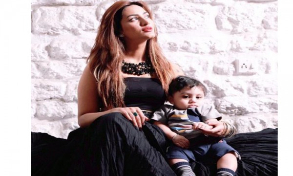 Mathira with son Aahil