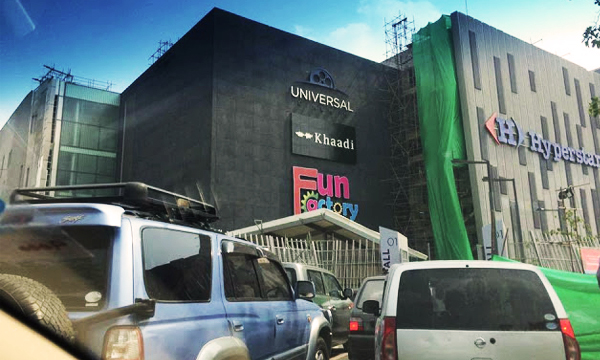 pakistan's-largest-shopping-mall-emporium-lahore