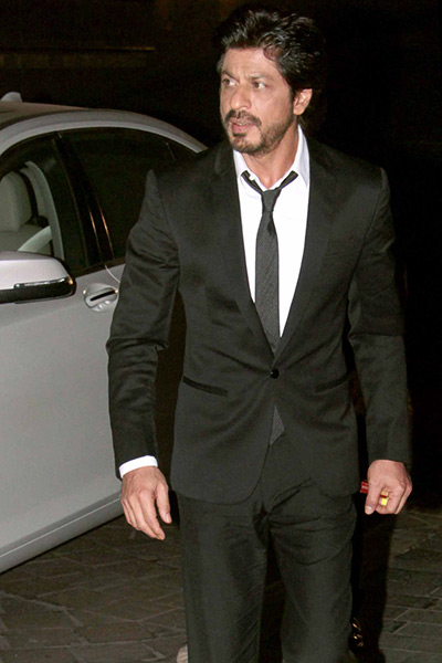 shah-rukh-khan-at-taj-lands-end-for-kapoor-sons-success-party-