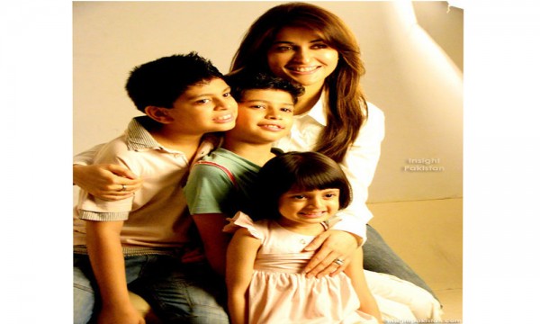 shaista Lodhi with Kids